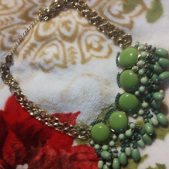 Green Necklace - Picture 4 of 8